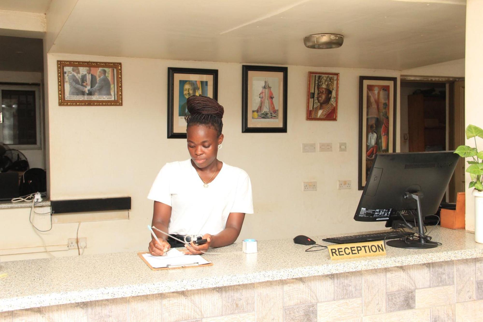 Entebbe Flights Motel Екстериор снимка