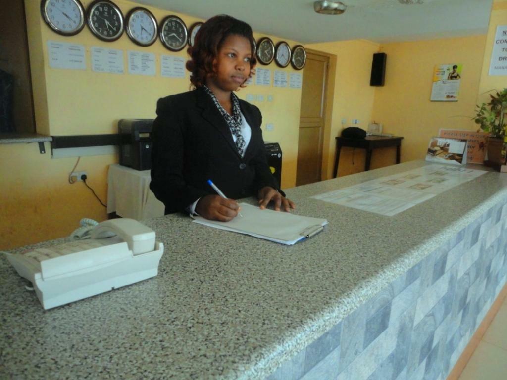 Entebbe Flights Motel Екстериор снимка